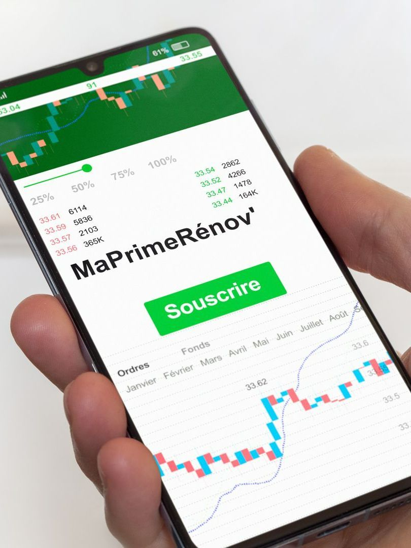 Téléphone portable avec l'application MaPrimeRénov'