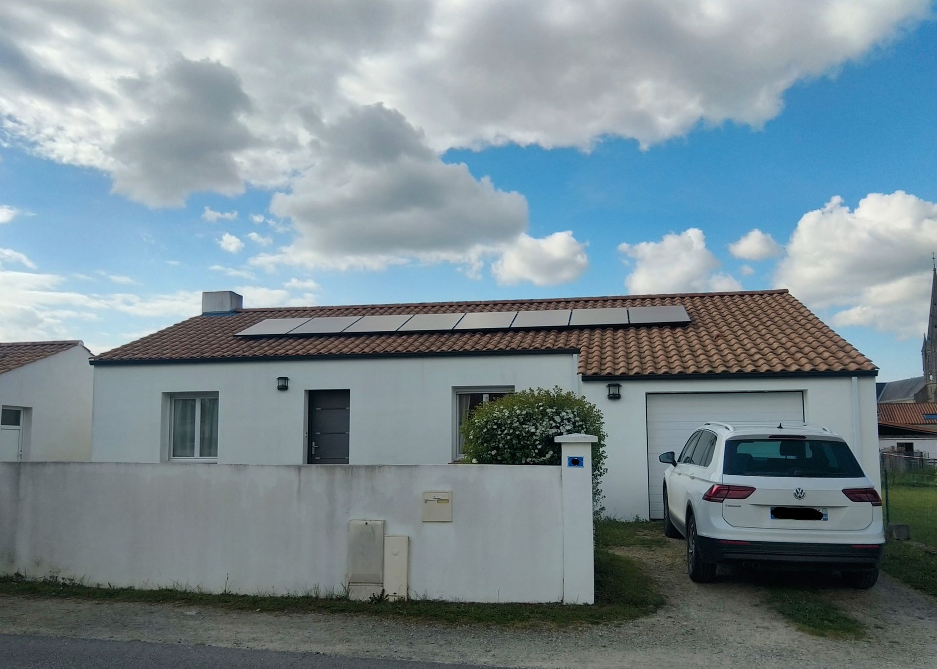 Maison équipée de panneaux solaires