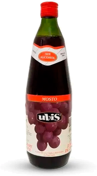Una botella de jugo de uva roja Ubis sobre un fondo blanco.