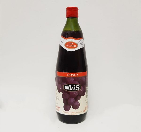 Una botella de Ubis tiene un racimo de uvas en la etiqueta.