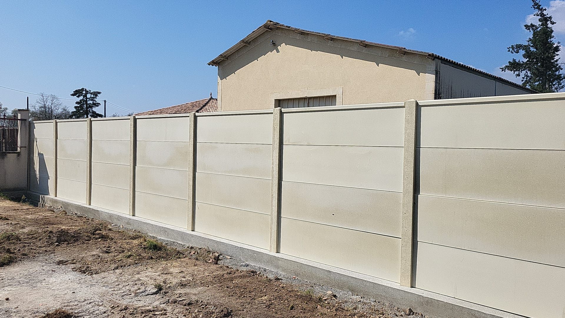 Clôture en béton ton pierre