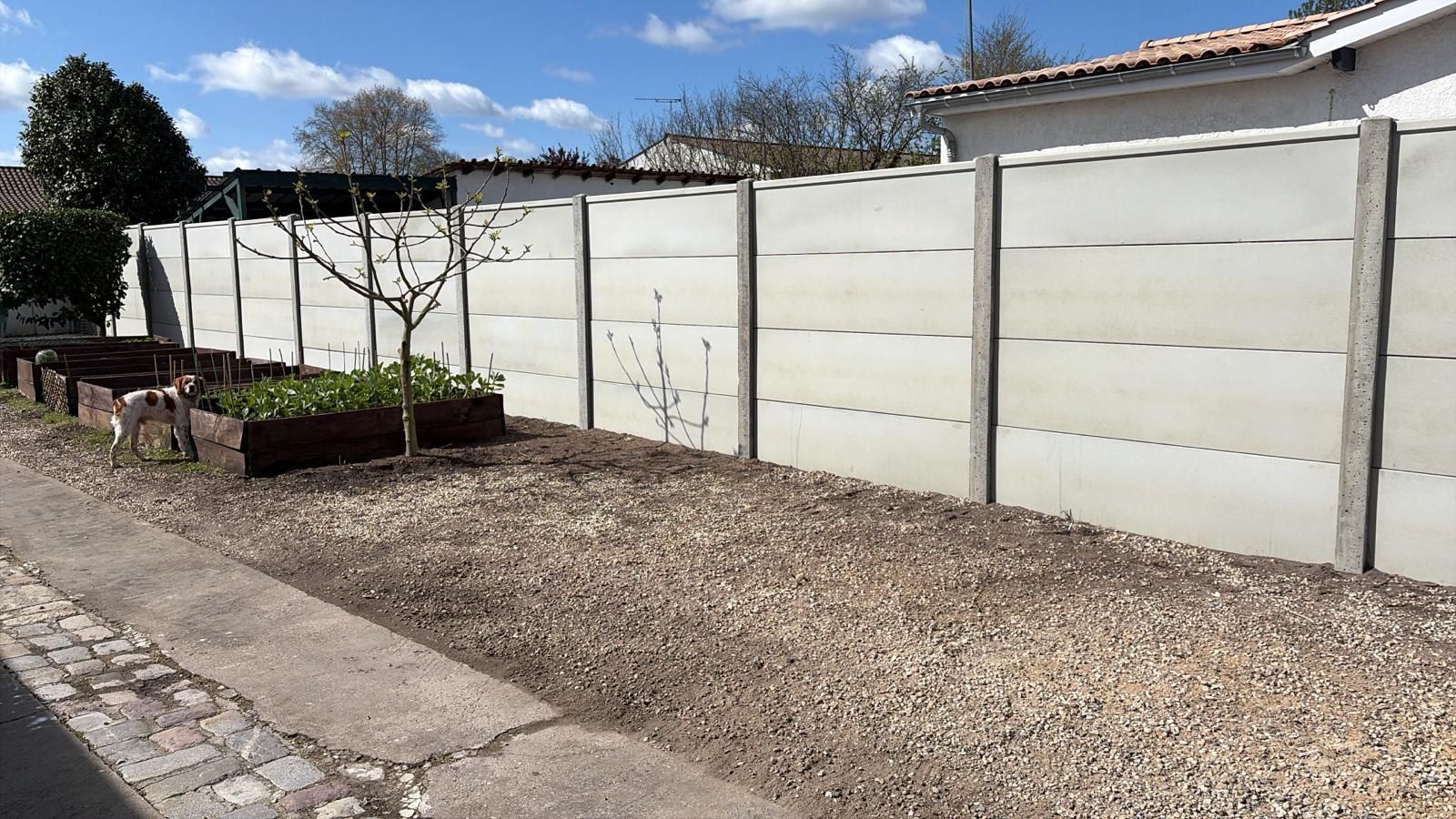 Clôture en béton gris