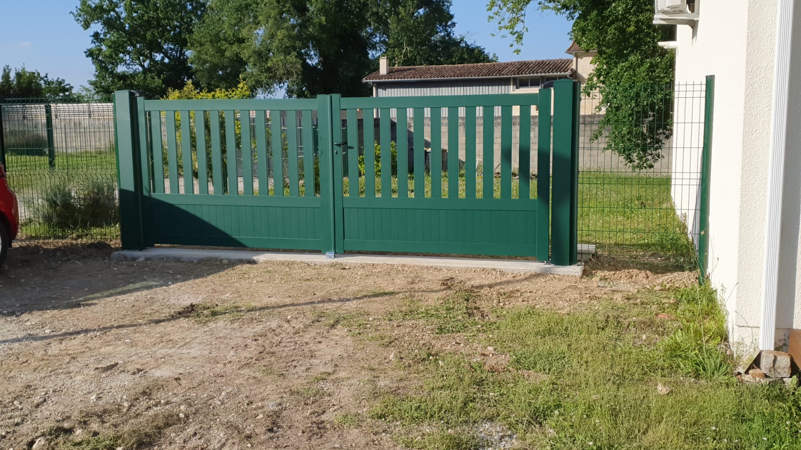 Portail moderne vert sapin