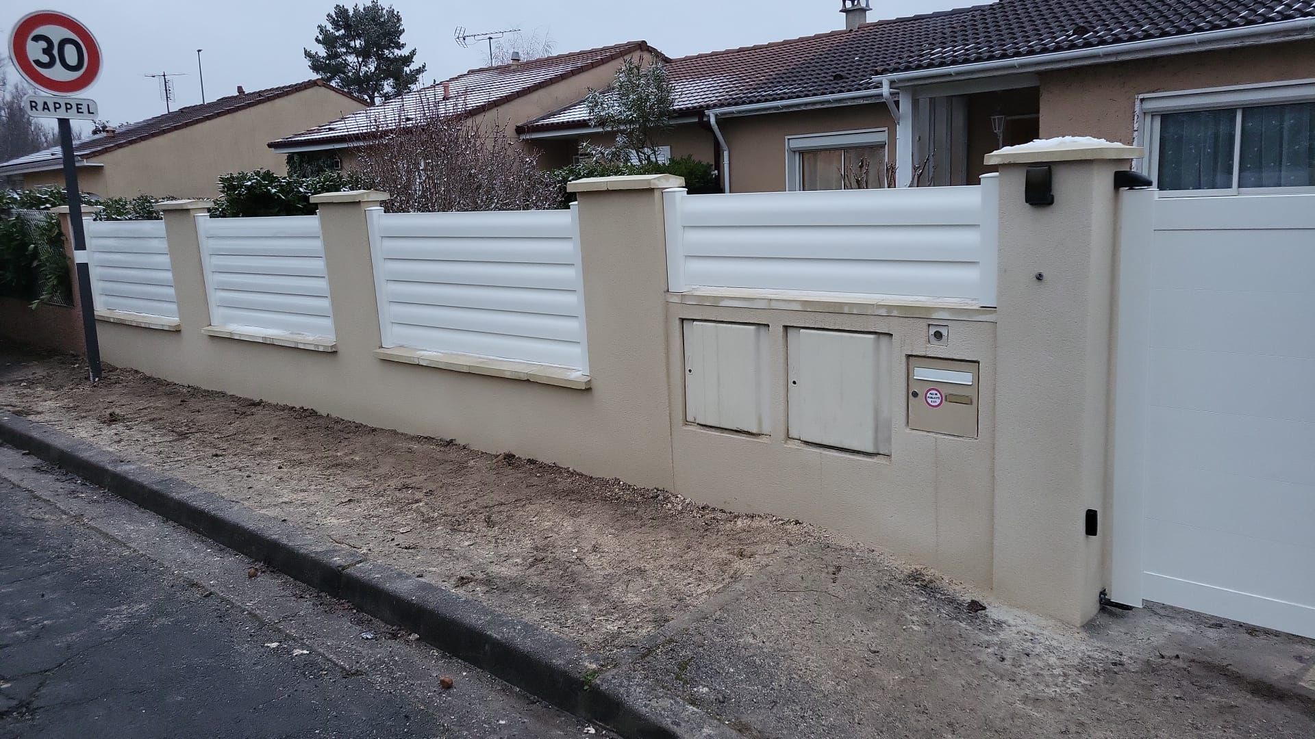 Portail et clôtures en aluminium blanc