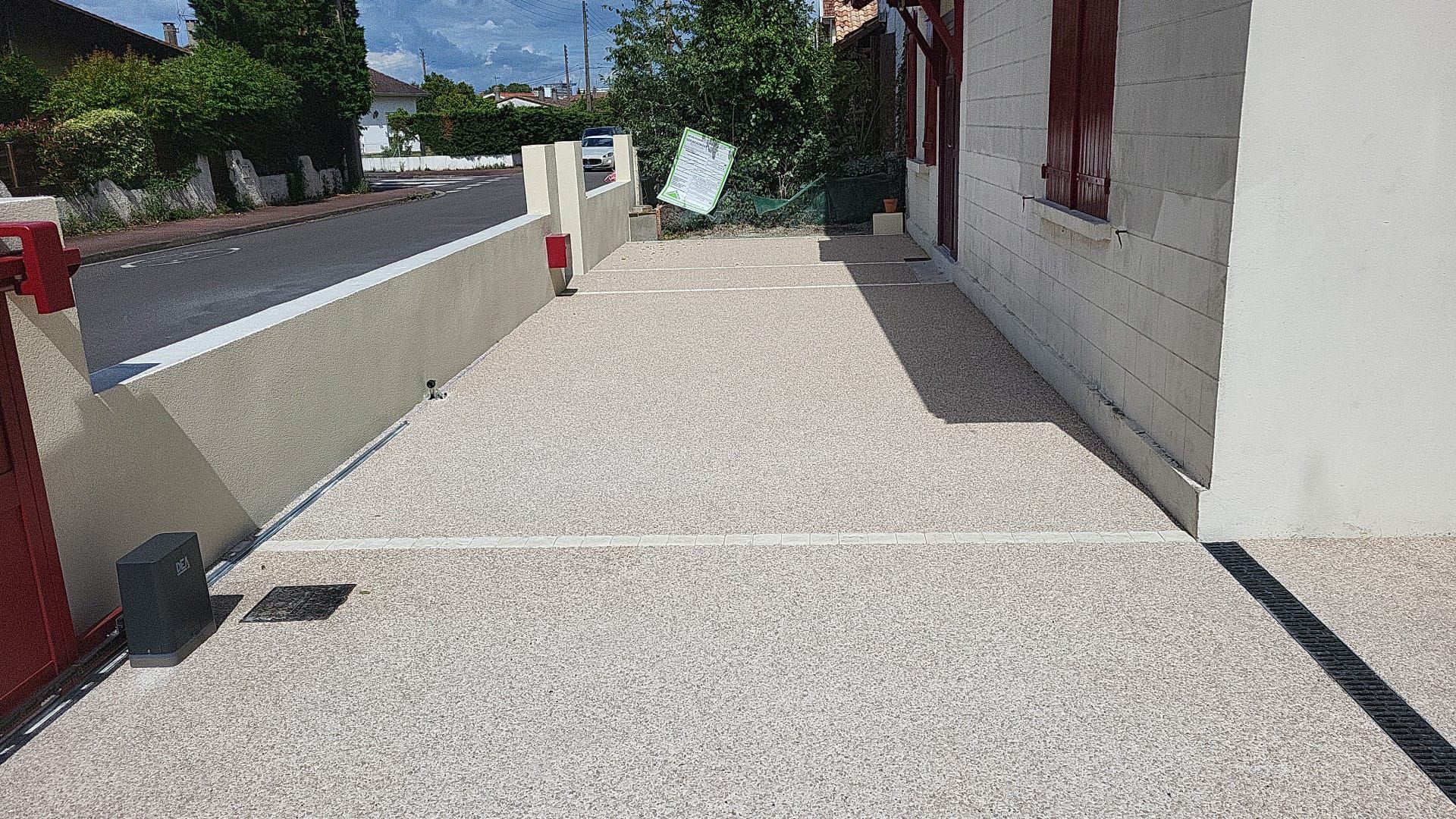 Béton désactivé autour d'une maison