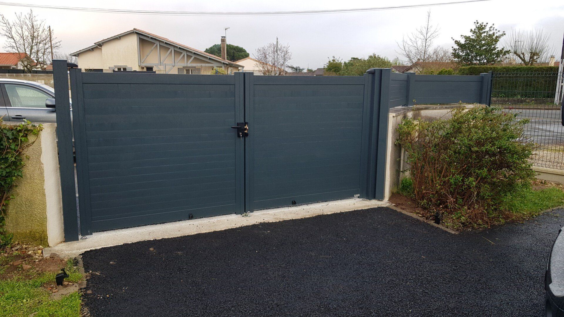 Portail à battant moderne gris anthracite