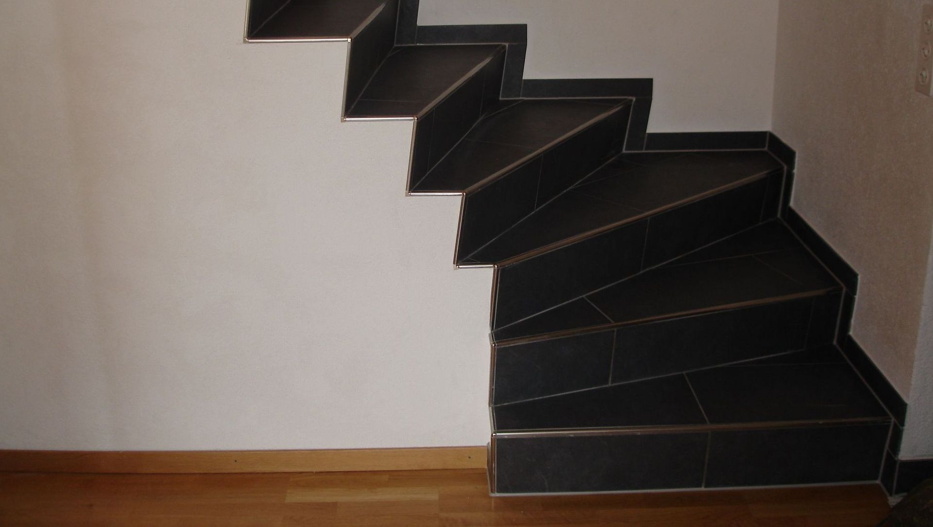 plattenbelag treppe - marc gurtner gmbh - schwarzenburg