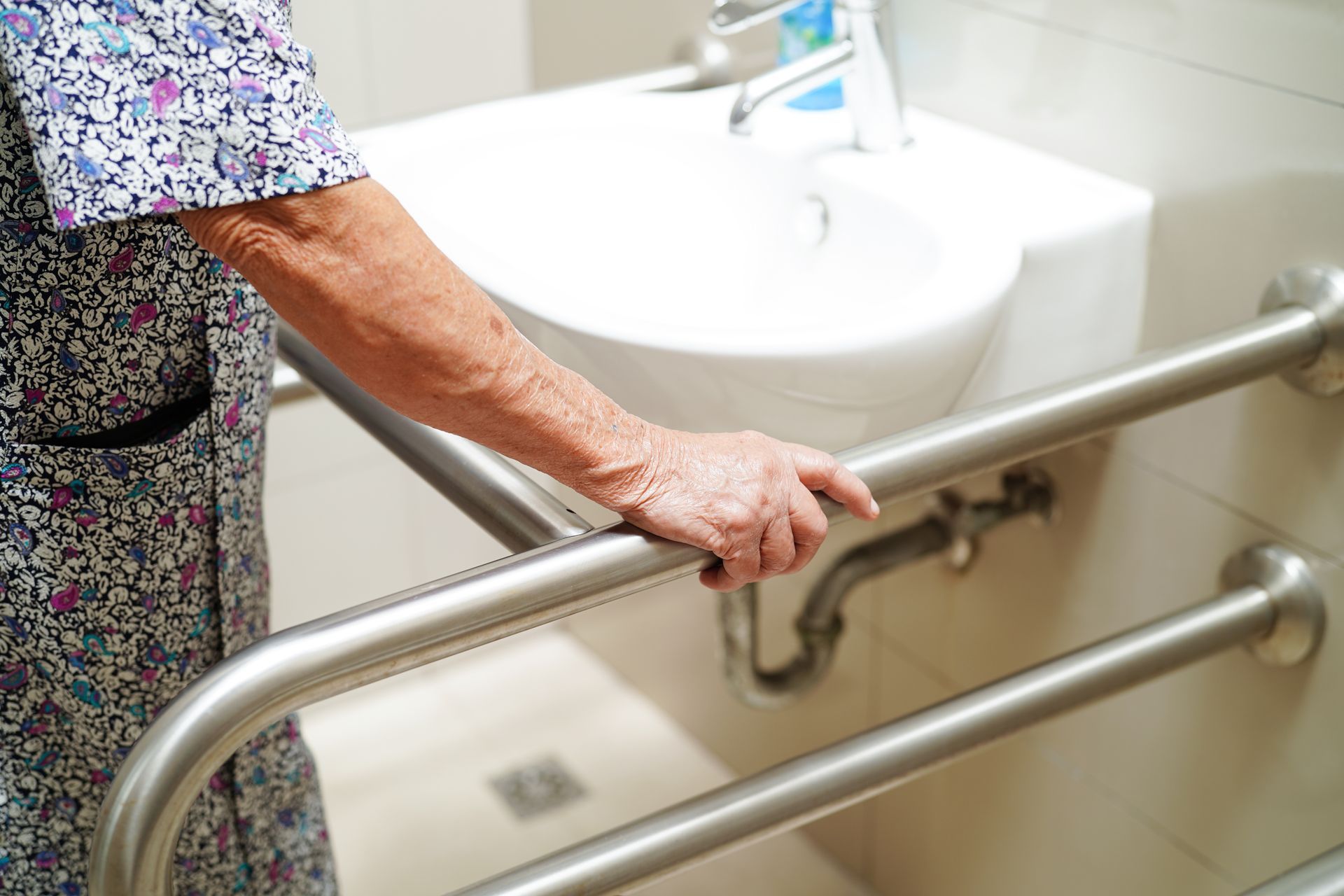 Salle de bains pour une personne âgée