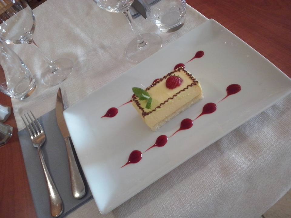 Mousse exotique, coulis fruits