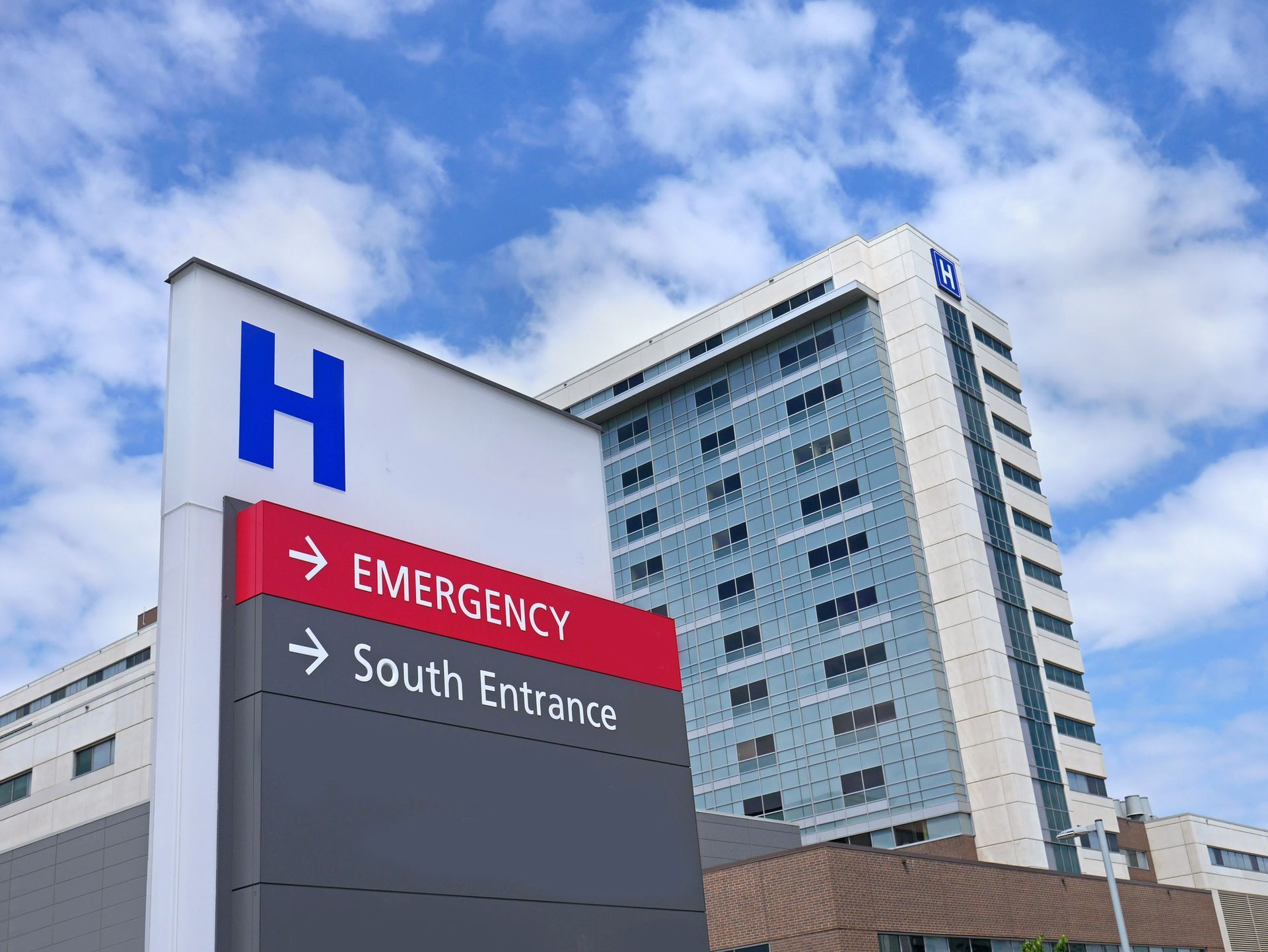 Panneaux indicatifs d'un hôpital