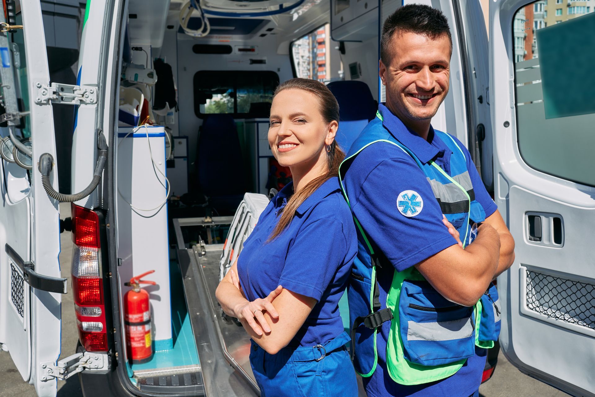 Ambulanciers souriants