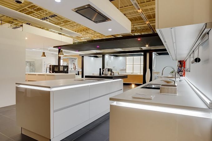 Une cuisine neuve en exposition