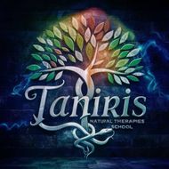 El logotipo de la escuela de terapias naturales Taniris tiene un árbol con hojas.