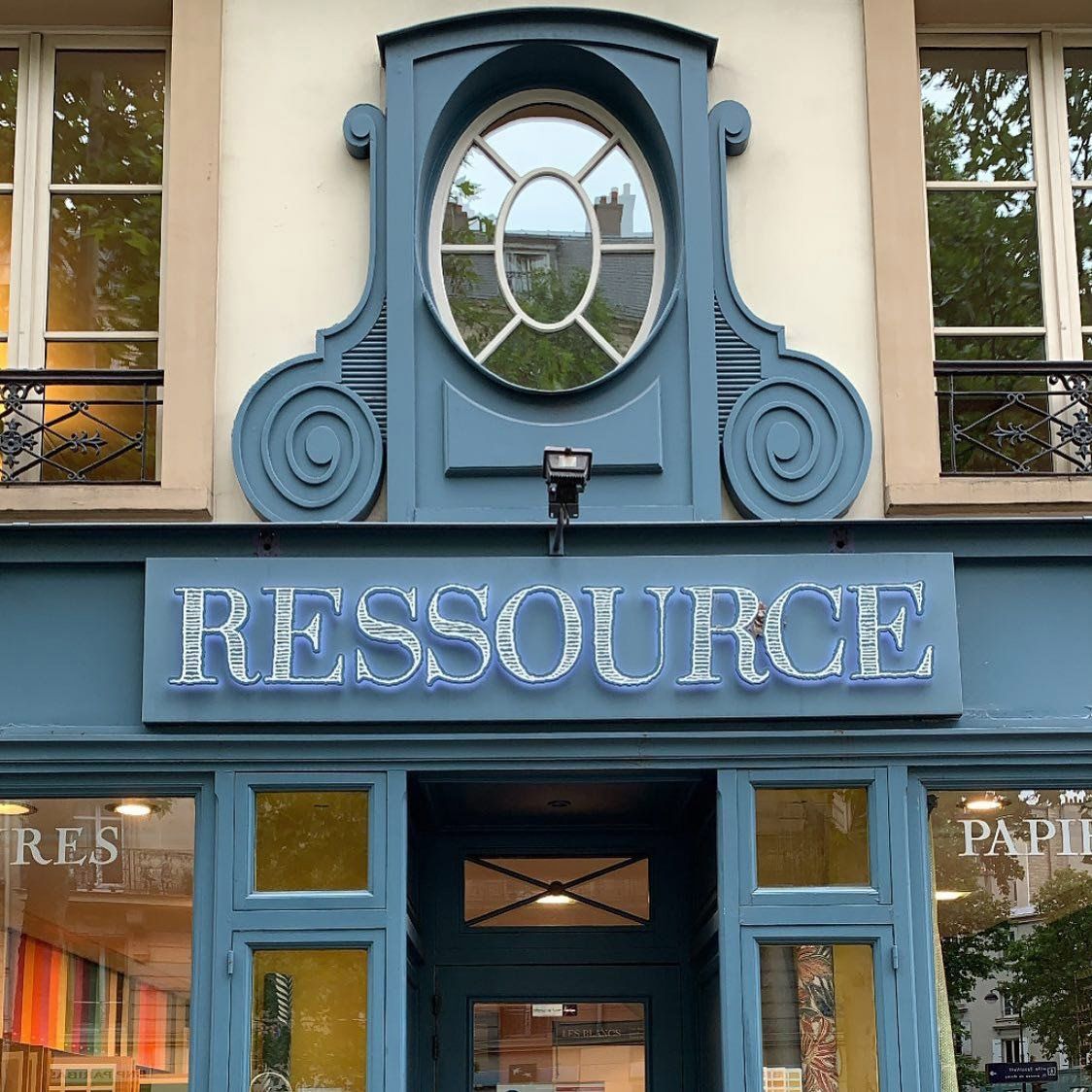 Devanture d'un magasin rénovée