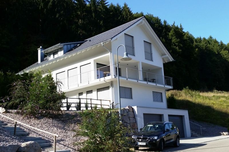 Modernes Holzhaus mit Einliegerwohnung - Bild 2