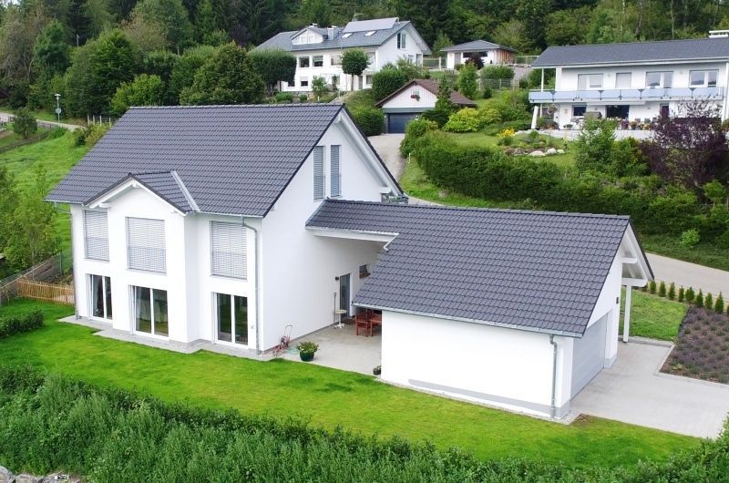 Holzhaus mit Garage - Bild 3