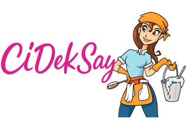 Logotipo de "CiDekSay" con una mujer de limpieza de dibujos animados sosteniendo un balde.