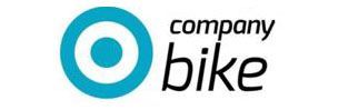 Das Firmenlogo auf dem Fahrrad ist blau und weiß mit einer Zielscheibe in der Mitte.