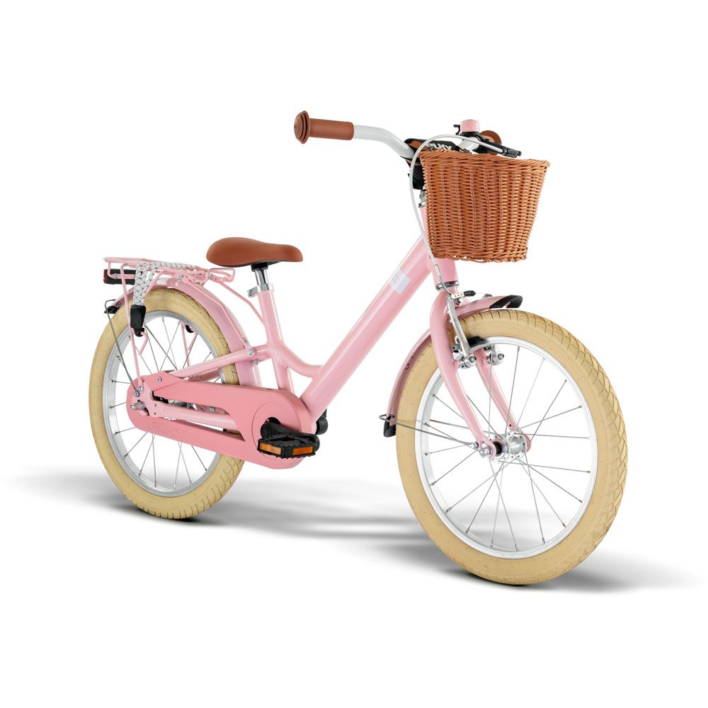 Auf weißem Hintergrund steht ein rosa Fahrrad mit einem Korb vorne.