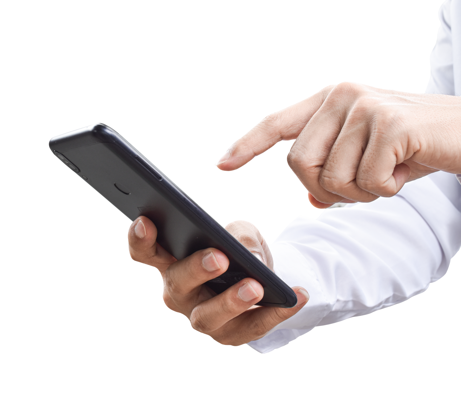 Une personne tient un smartphone noir et utilise son index pour interagir avec l'écran.