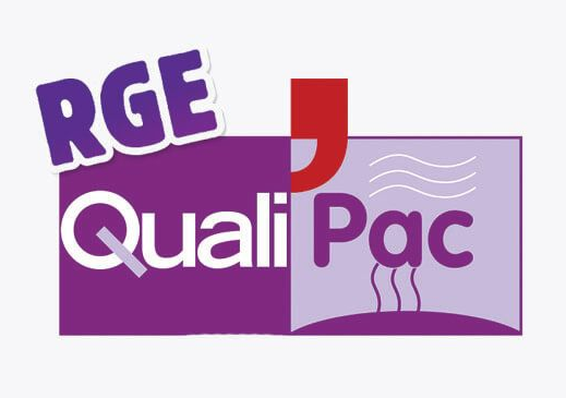 Logo du programme de certification RGE QualiPAC, en violet et rouge.