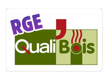 Logo avec le texte RGE QualiBois en vert et blanc, un RGE violet 