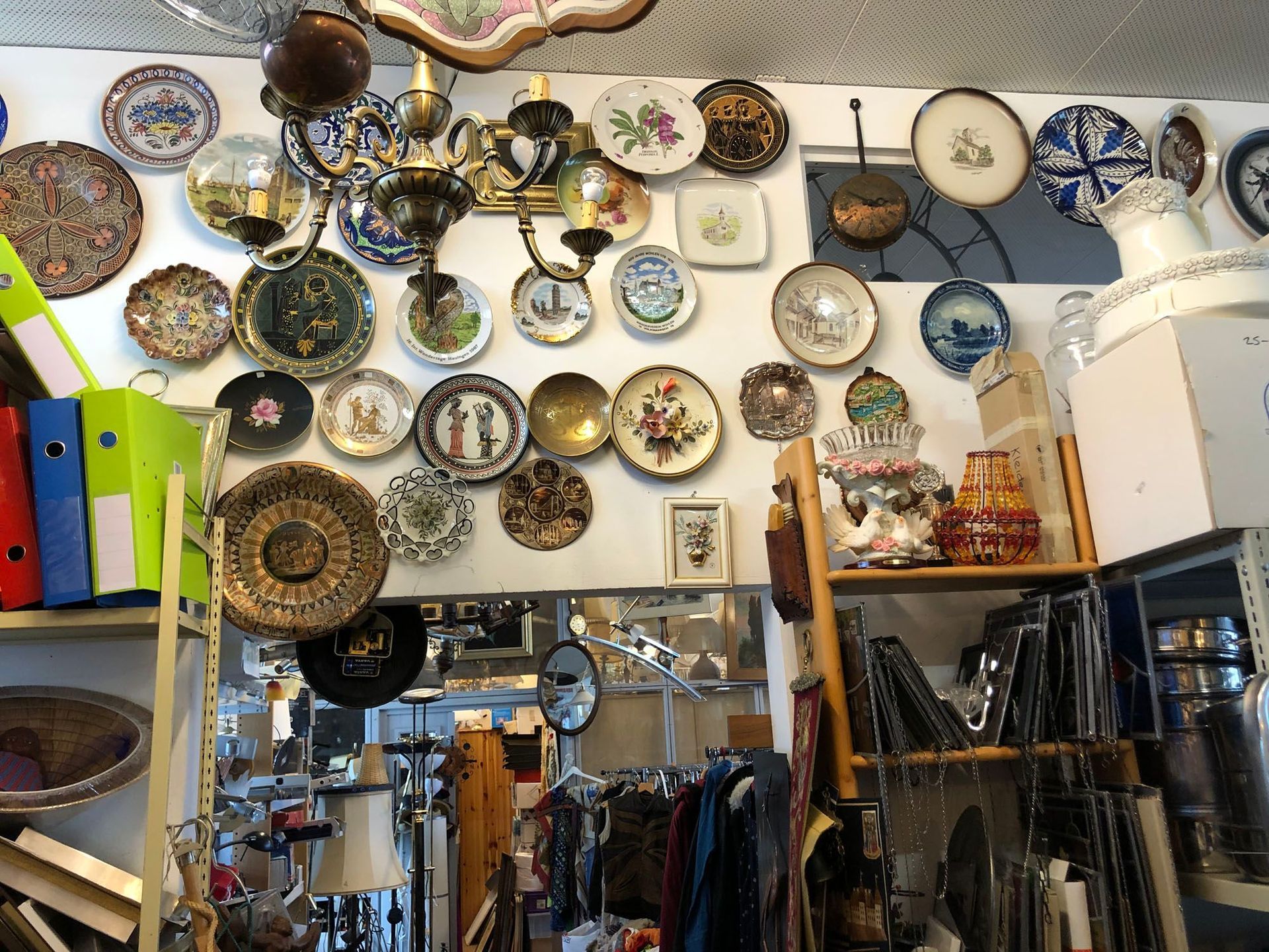 Teller | Brockenstube Bubendorf | Secondhand, Gebrauchtware, Räumung, Entsorgung | Liestal