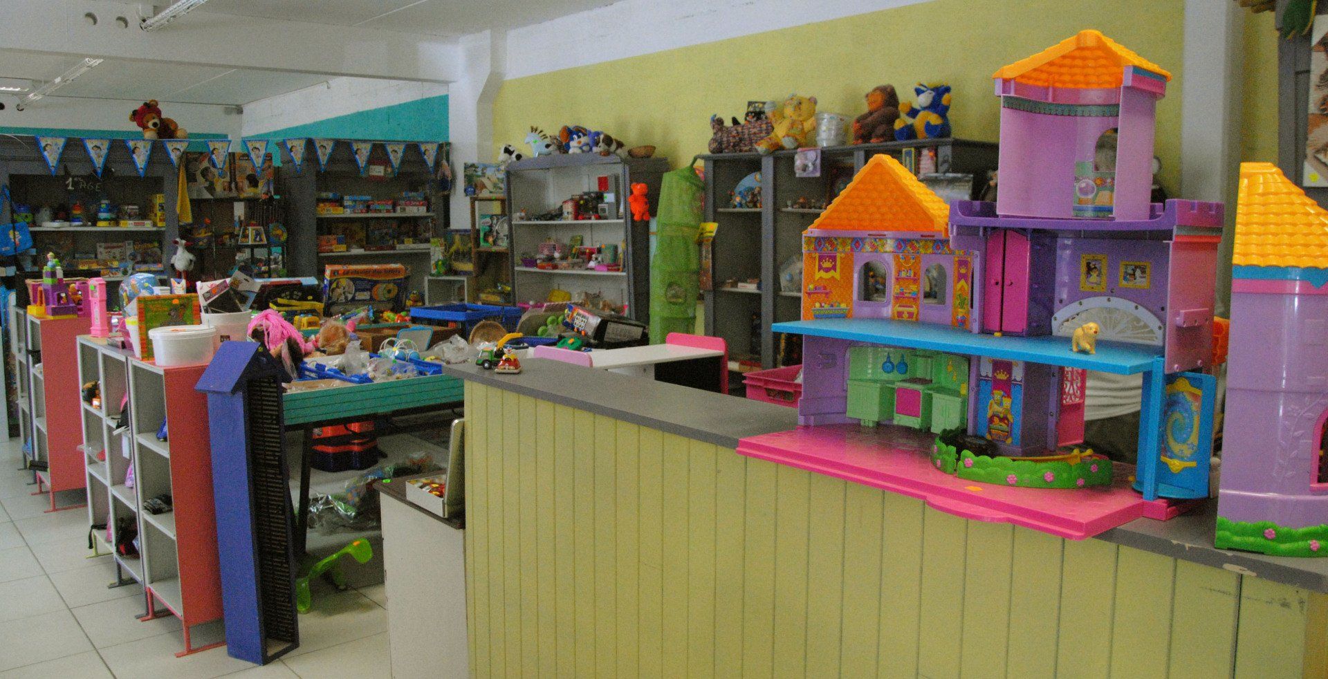 salle avec des jouets