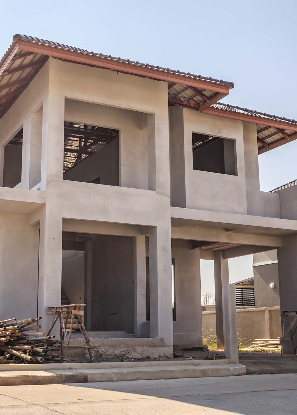 Maison composée de murs en ciment, en construction