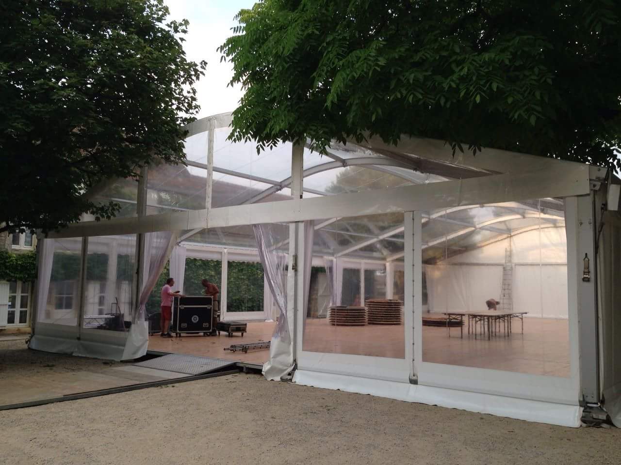 structure 15m x 25m entièrement cristal