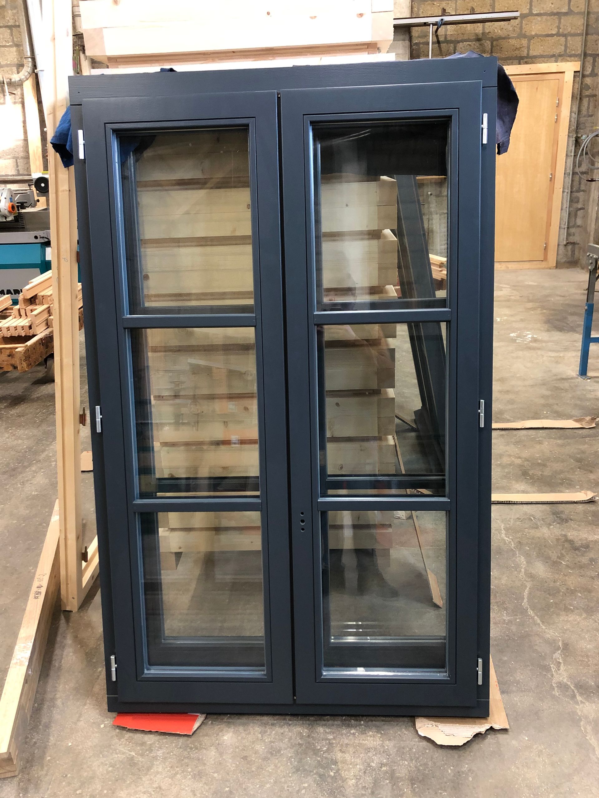 Porte fenêtres cadre noir