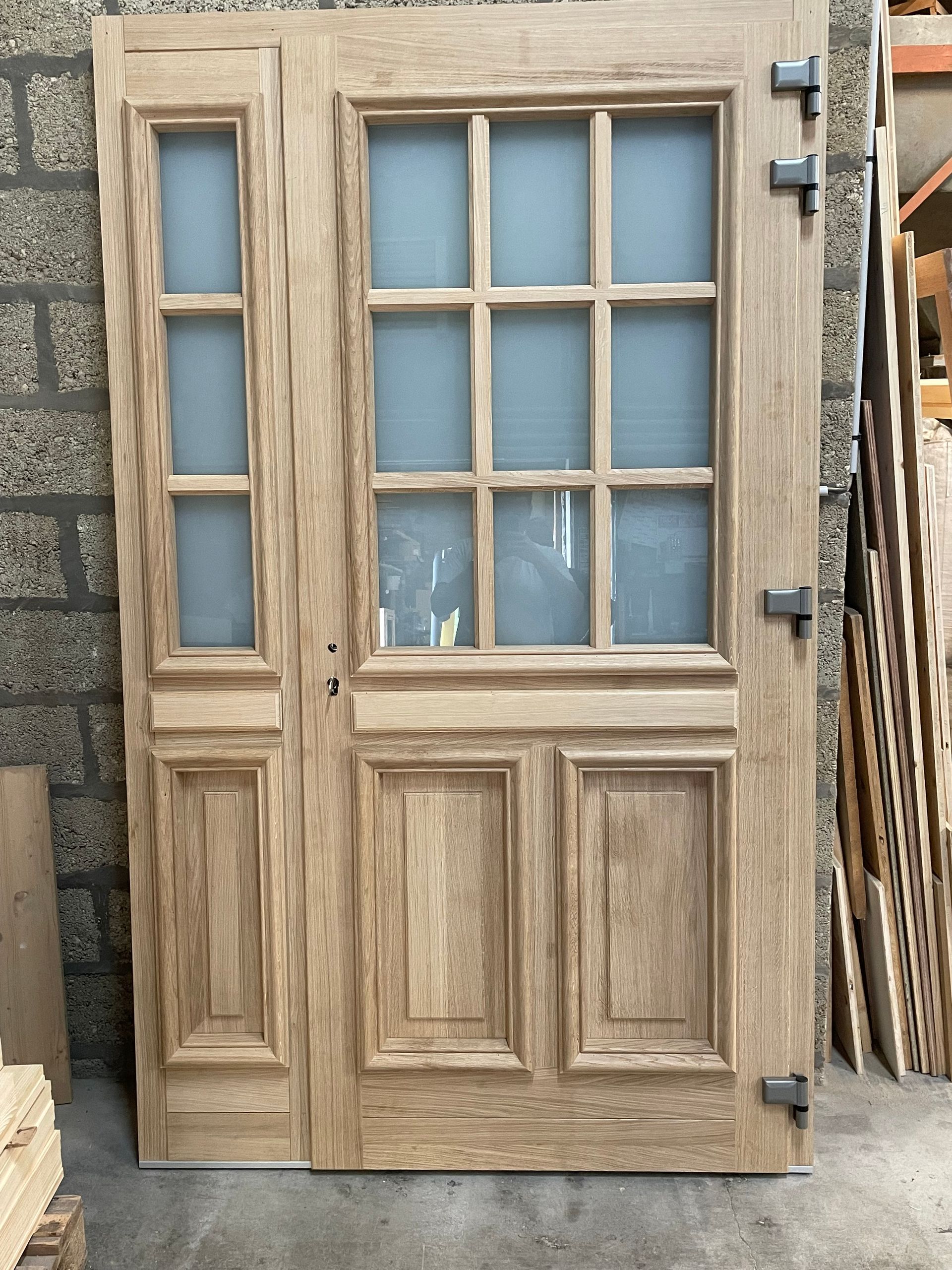 Porte en bois avec une partie fixe