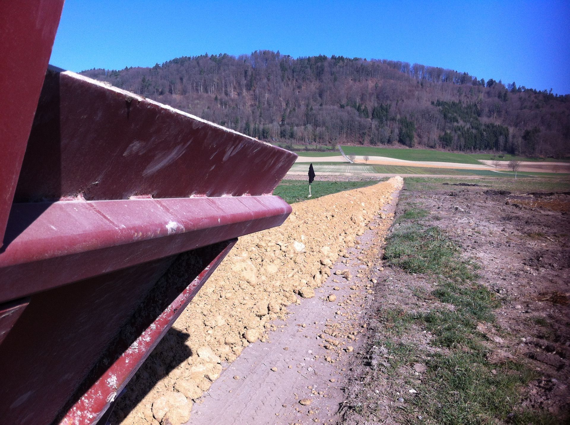 Naturstrasse mit Schttmaterial ab Wand - Aeschlimann Umwelttechnik AG in Busswil BE