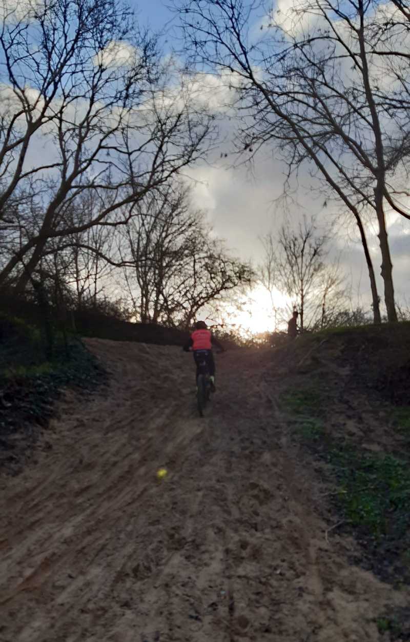 Mountainbiken in natuur