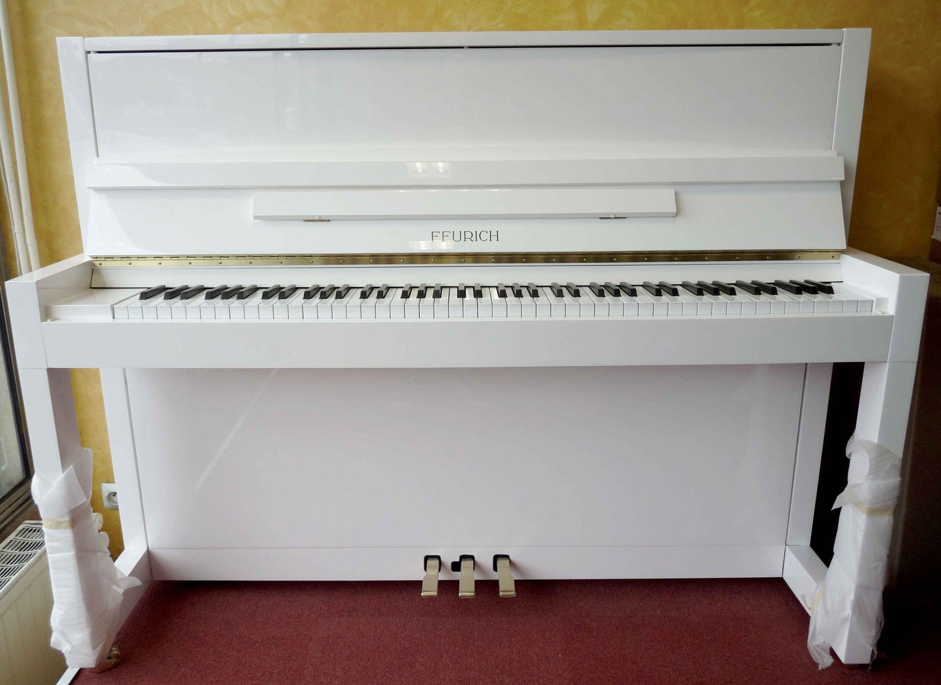 Pianos d'occasion piano neuf garantie livraison accordé livré professionnel magasin  Yamaha Silent origine