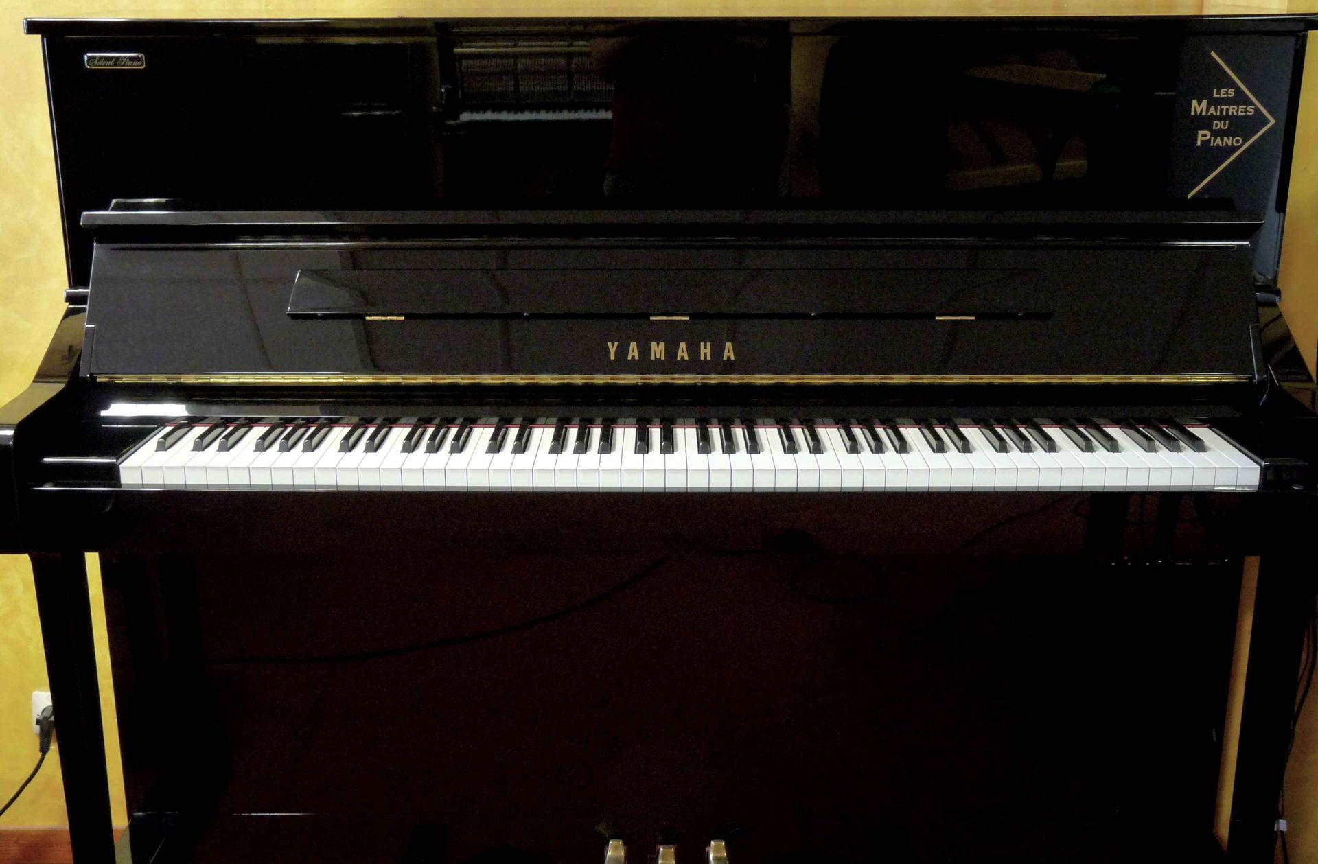 Pianos d'occasion piano neuf garantie livraison accordé livré professionnel magasin  Yamaha Silent origine
