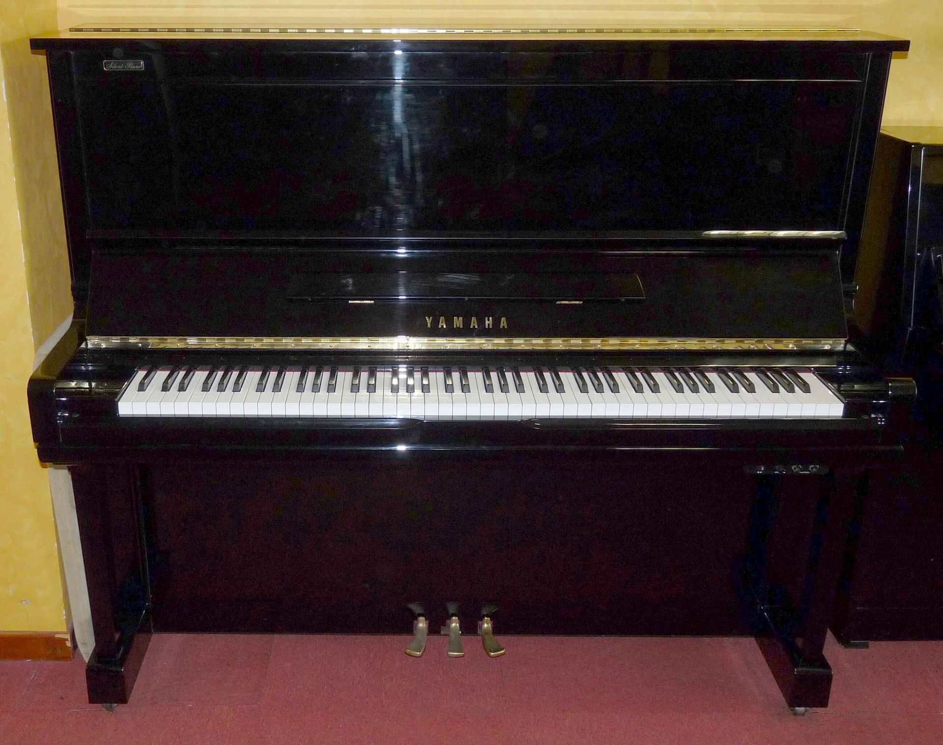 Pianos d'occasion piano neuf garantie livraison accordé livré professionnel magasin  Yamaha Silent origine