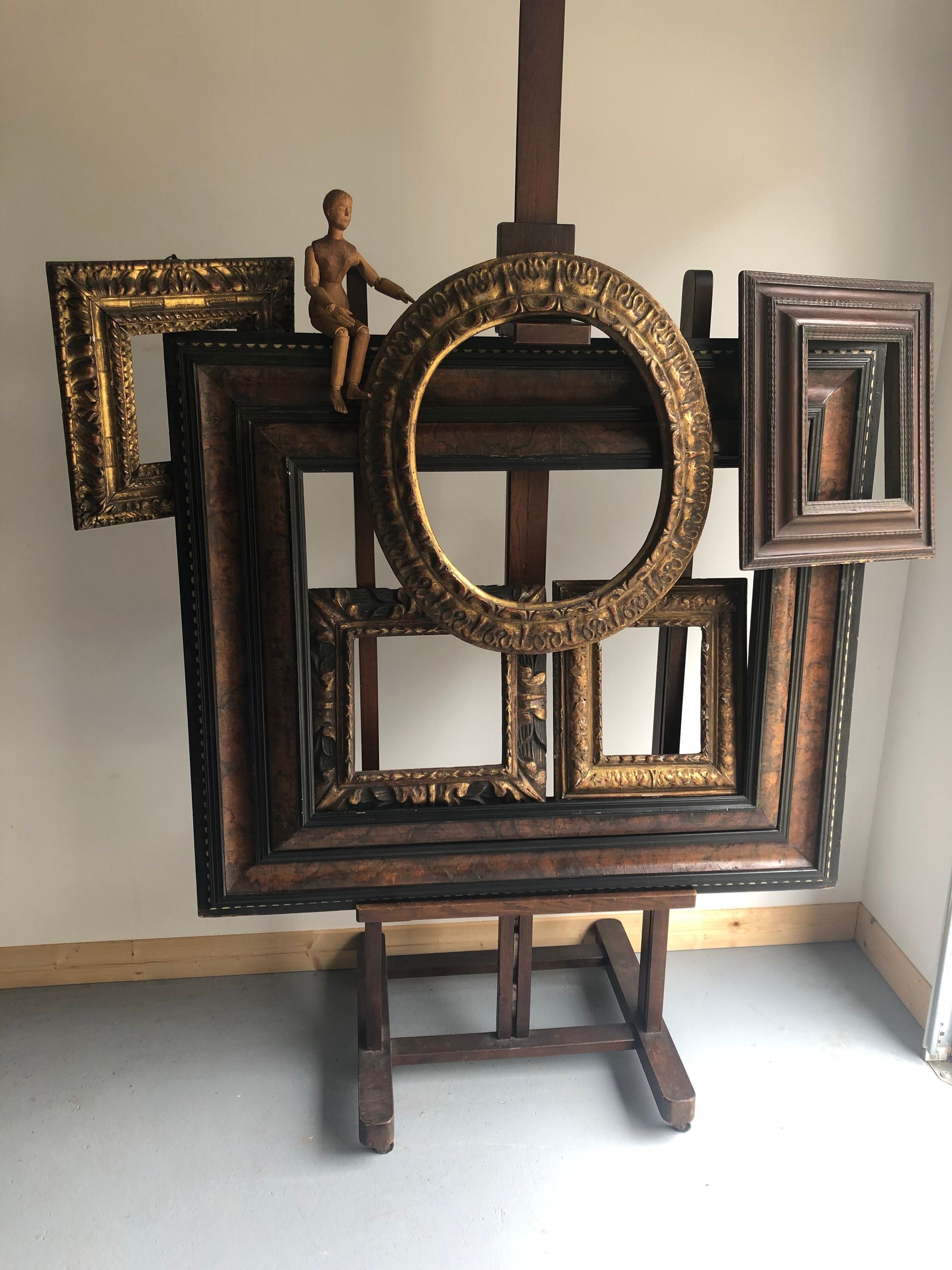 Antiquités - différents cadres anciens pour les peintures