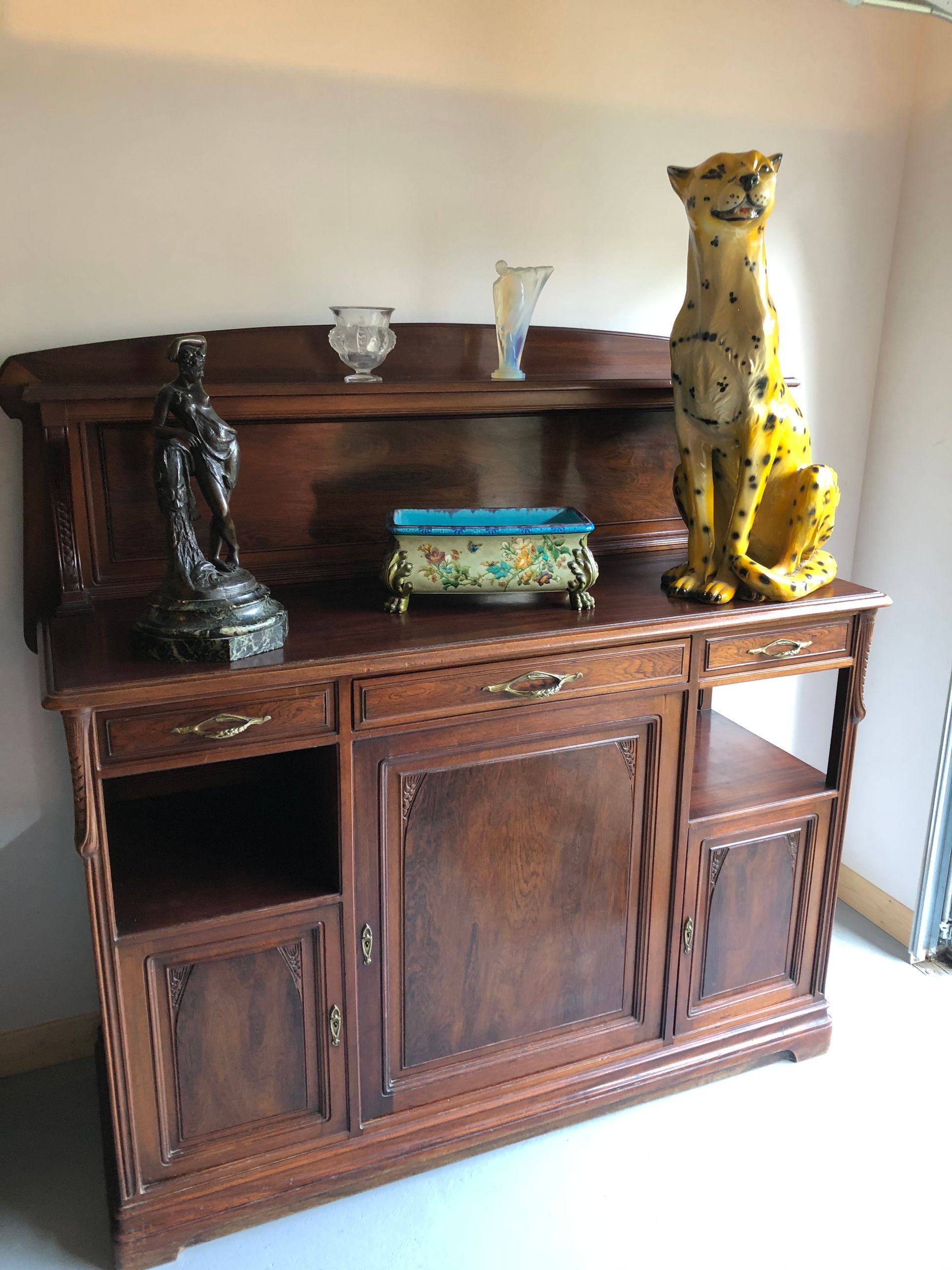 Ancienne commode en bois
