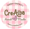 Logotipo de CreAlba Handmade con letras color canela y un corazón rosa entre “Hand” y “Made”.