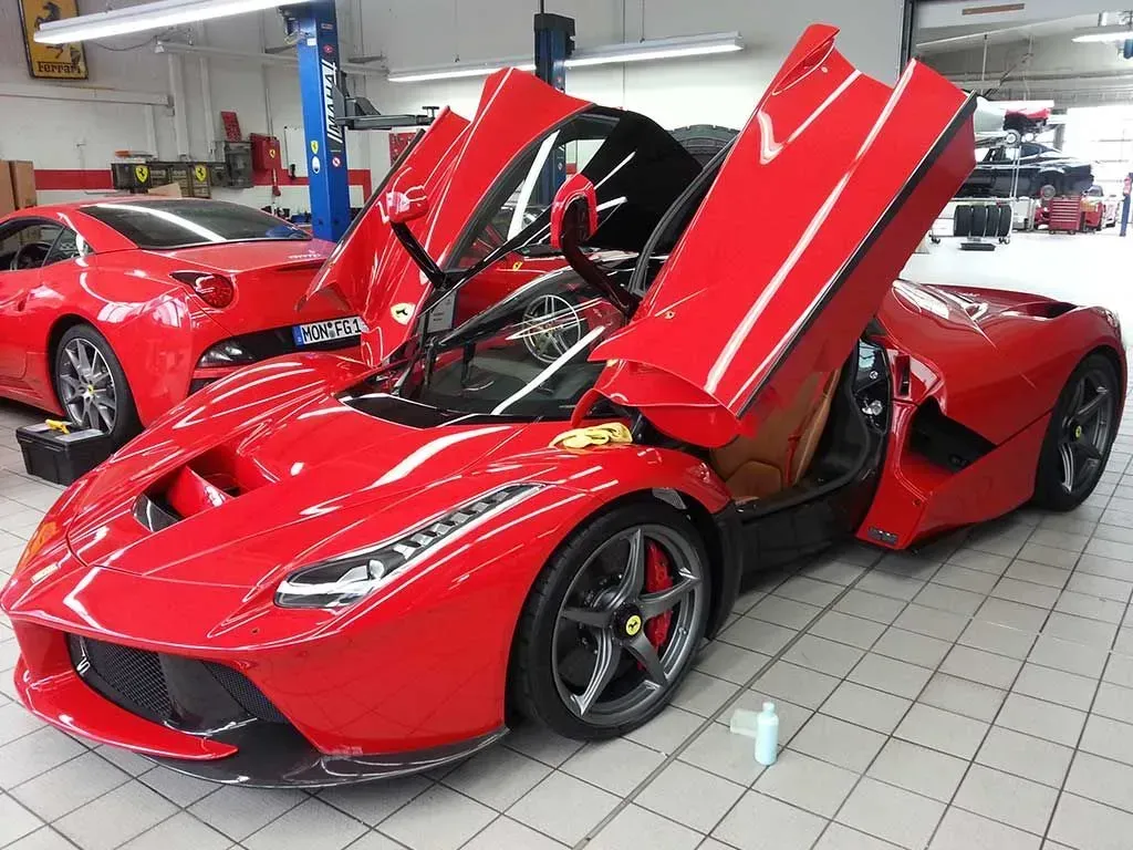 Ferrari Fahrzeugpflege