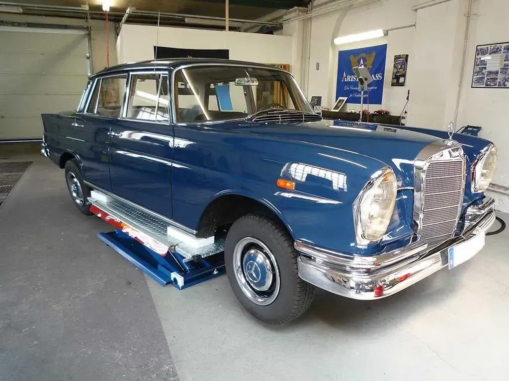 Mercedes Oldtimer Fahrzeugpflege