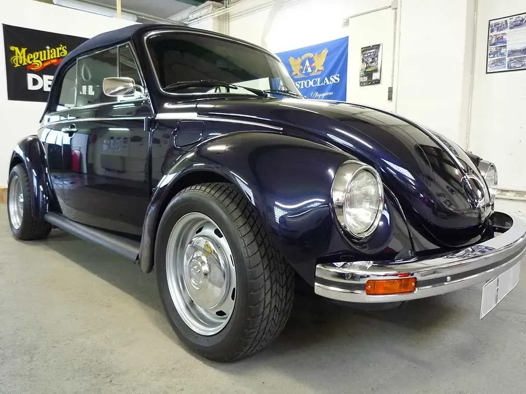 Oldtimer Fahrzeugpflege schwarz