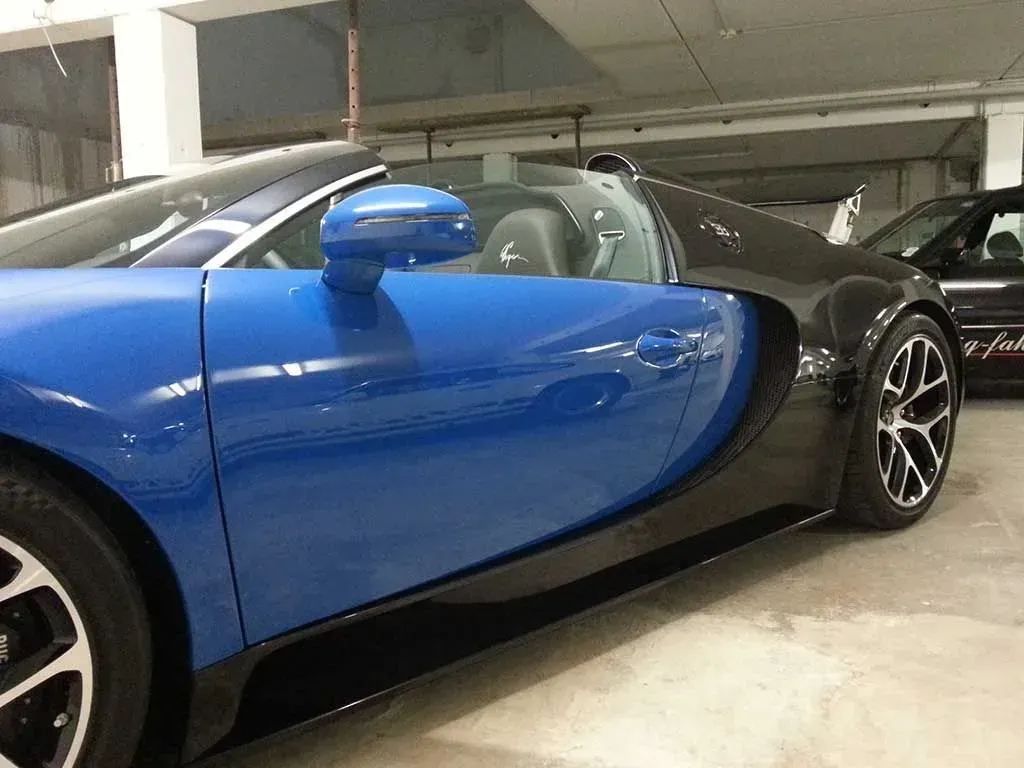 Blauer Bugatti Veyron