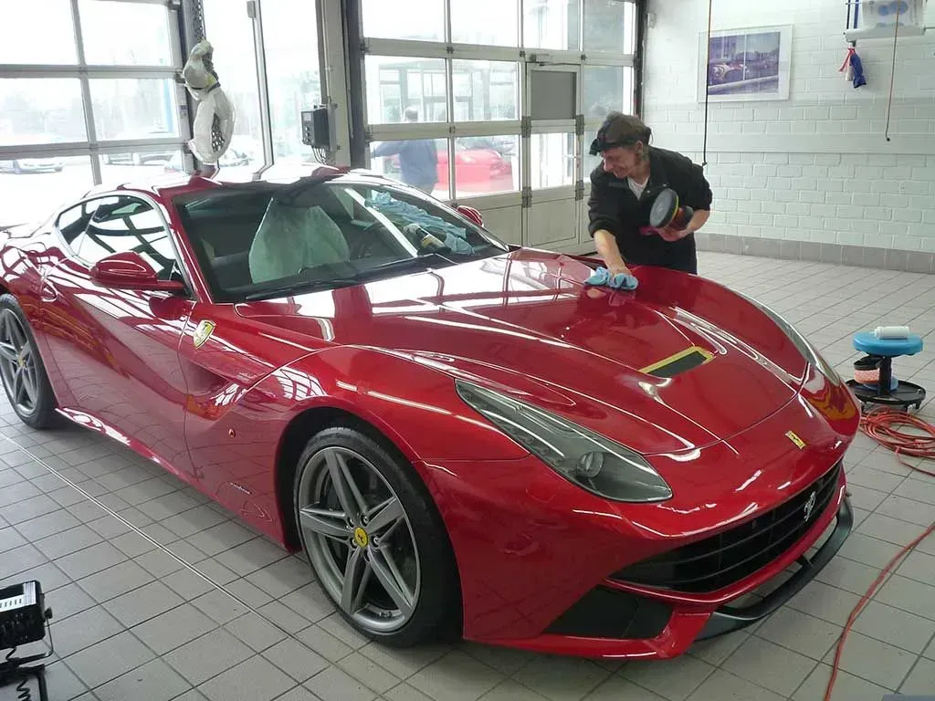 Ferrari Fahrzeugpflege