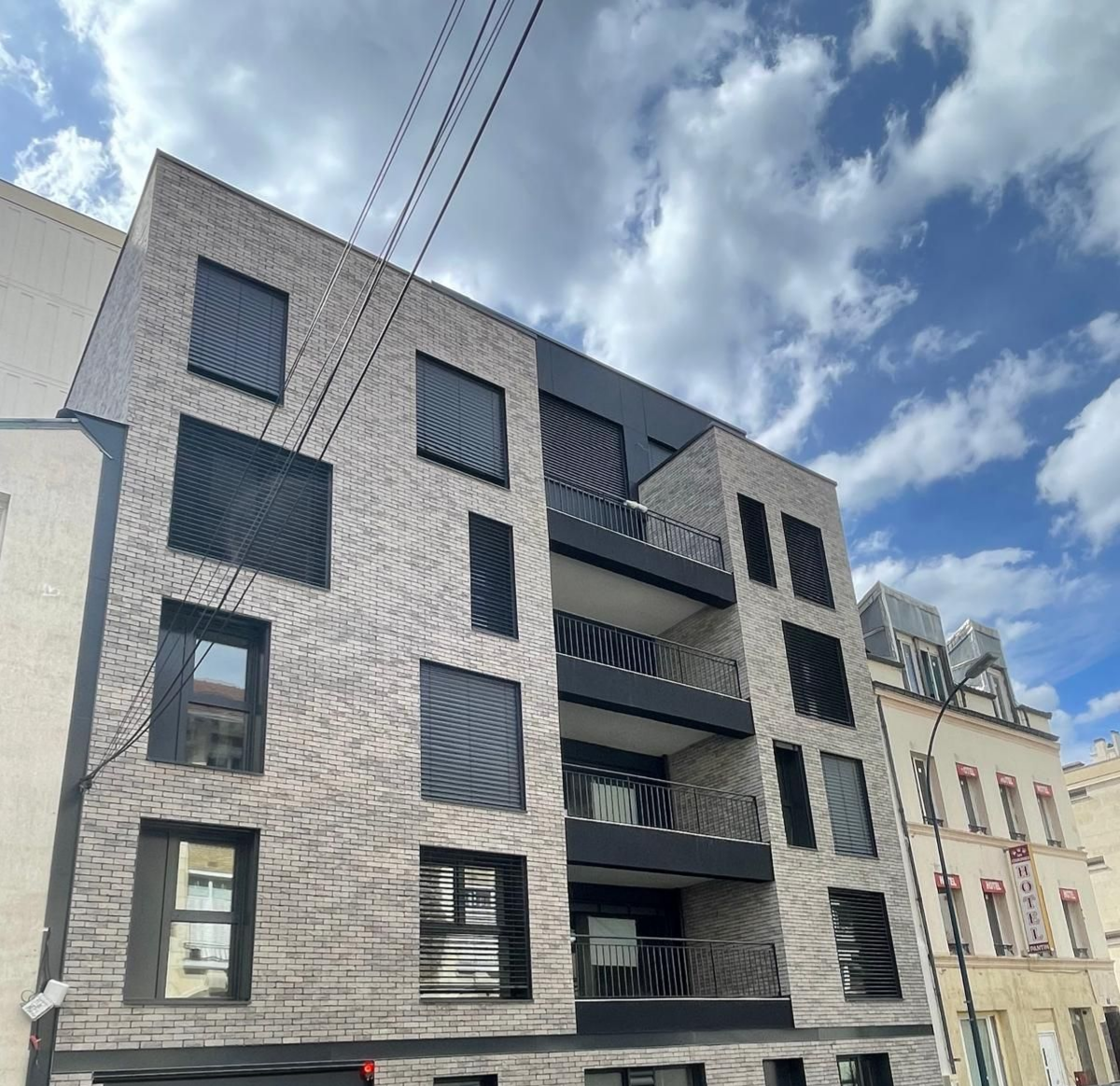 Un isolant et des planches de bois