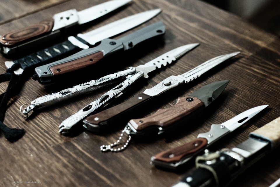 Diverse Messer