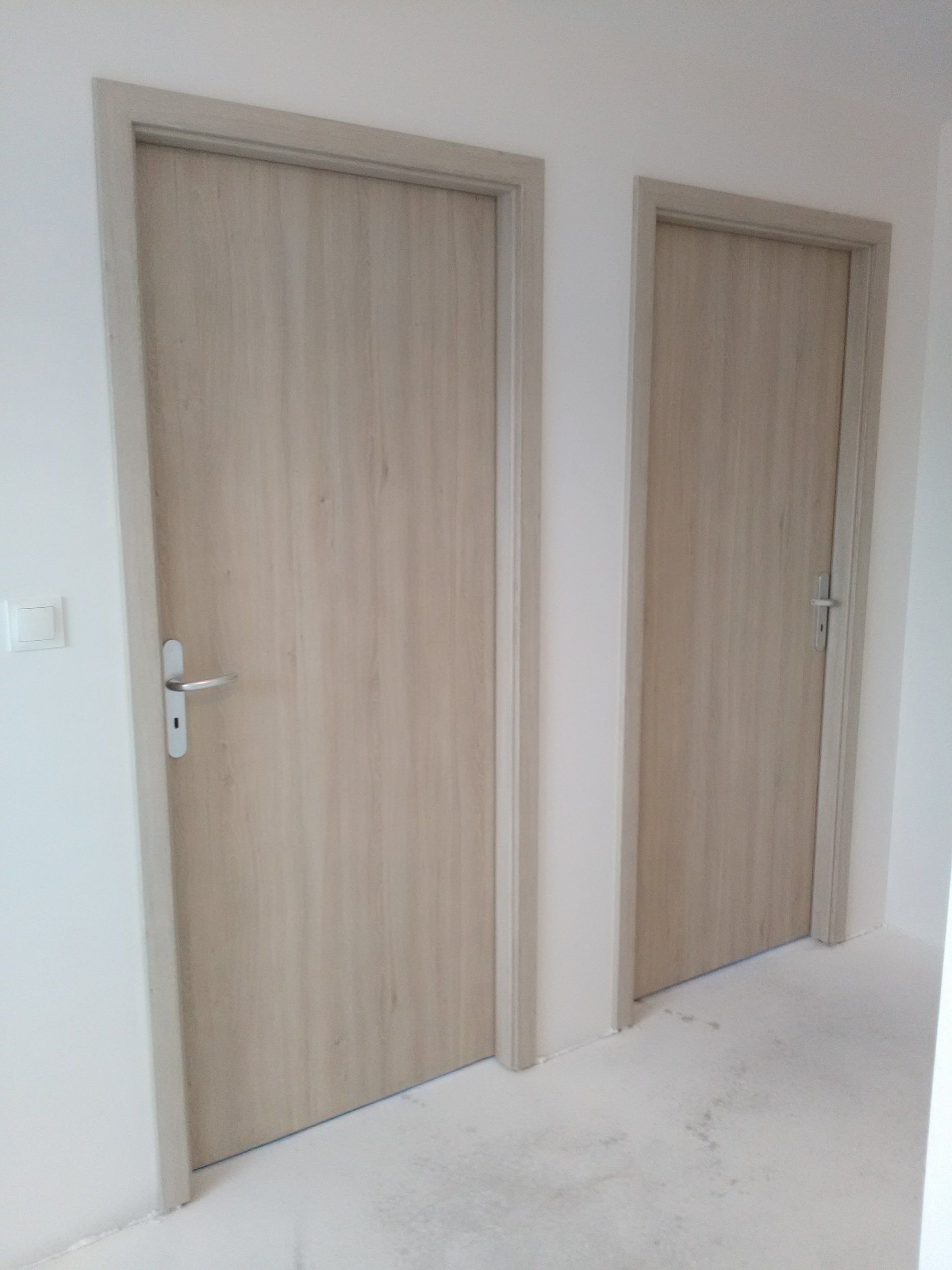 Pose de porte d'intérieur