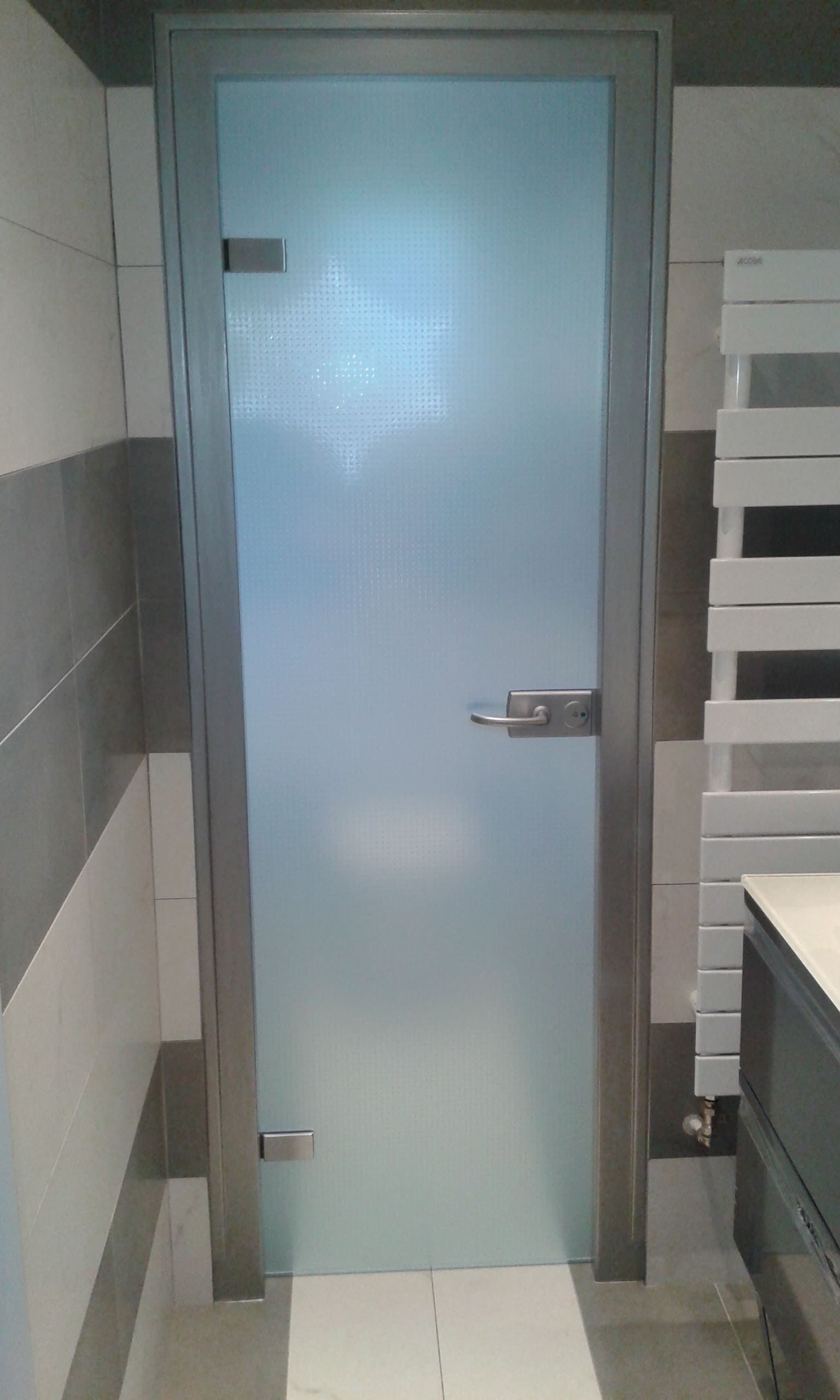 Porte de salle de bains vitrée