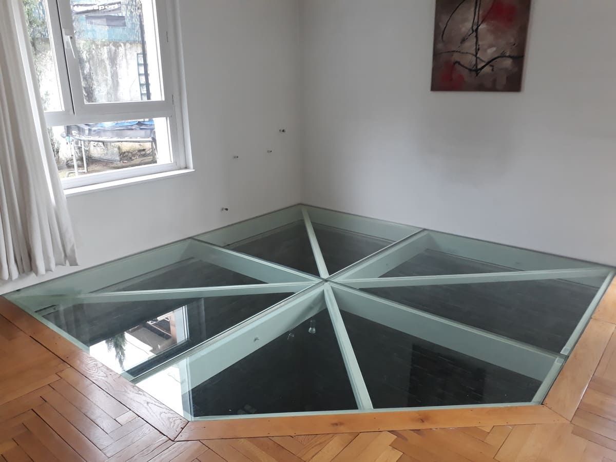 Dalles de sol vitrées